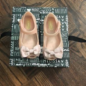 NIB toddler 6 pink bow Mini Melissa